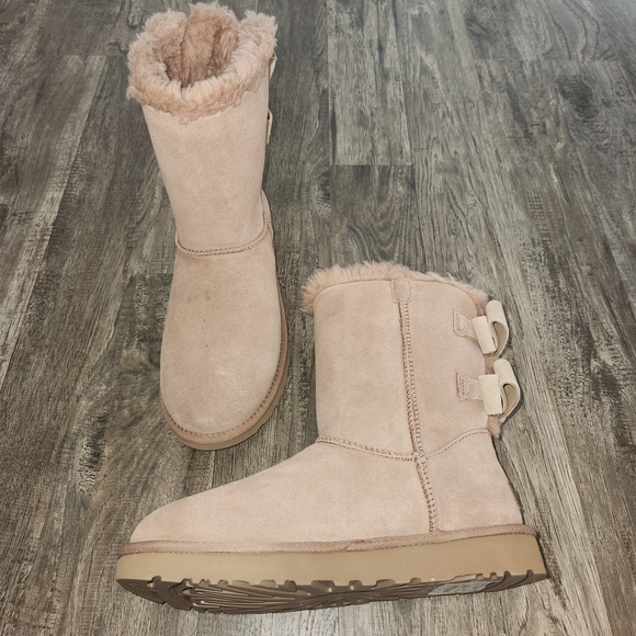 UGG Bailey Bow Boots - Picture 9 of 15